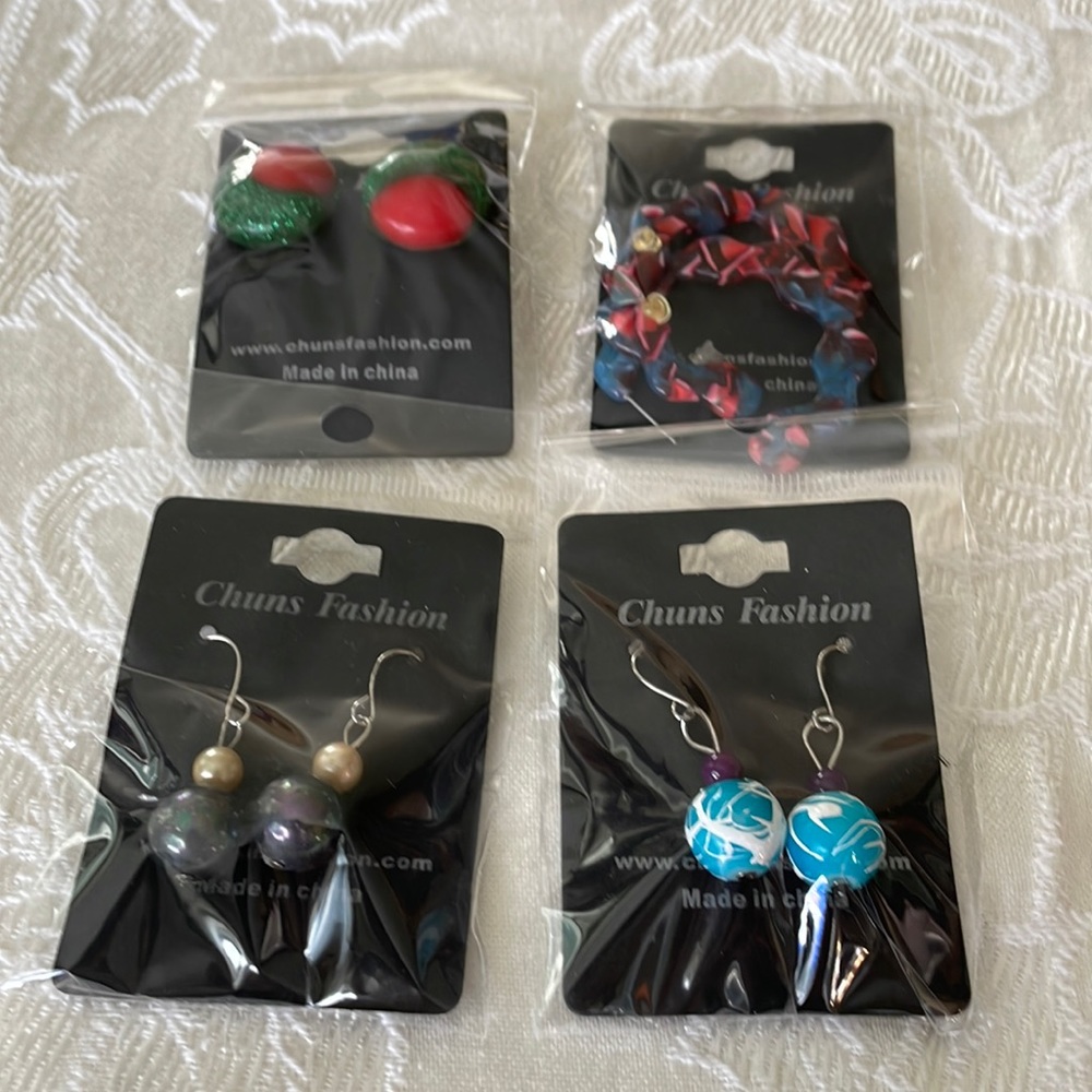 Four New On Cards Chuns Fashion Pierced Earrings